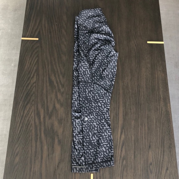 Lululemon leggings size 4 - Picture 2 of 7